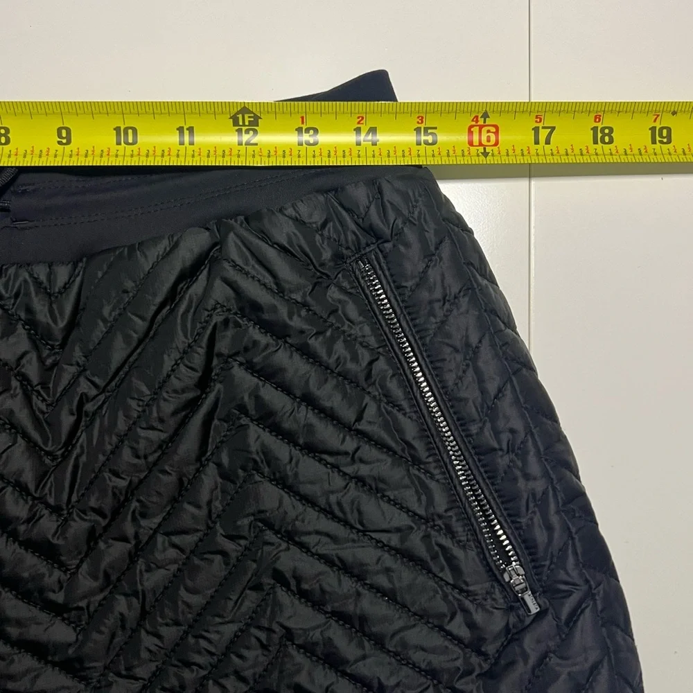 Athleta Apres Quilted Ski Short‎ in Black #467120 Zippered Pockets Size 6 - Picture 13 of 15